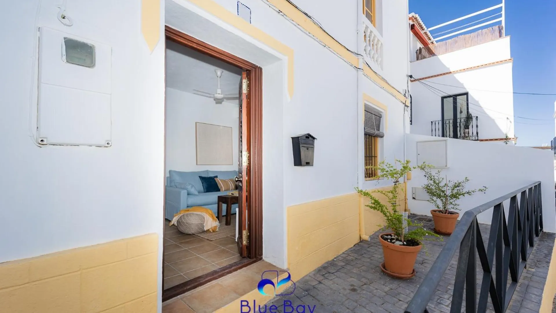 Holiday home The Yellow One La Herradura  Spain