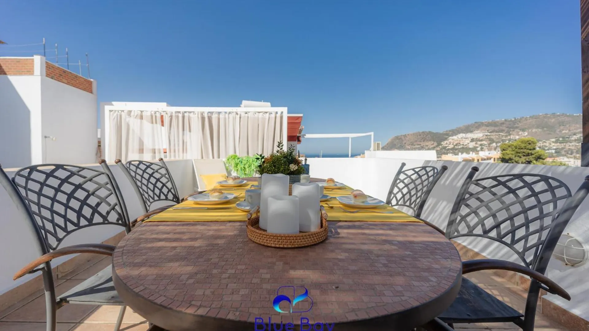 Holiday home The Yellow One La Herradura